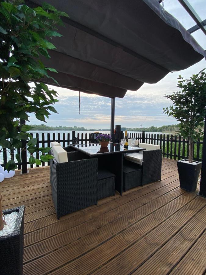 Lodge On The Lake At Lakeside Holiday Park Chichester Kültér fotó